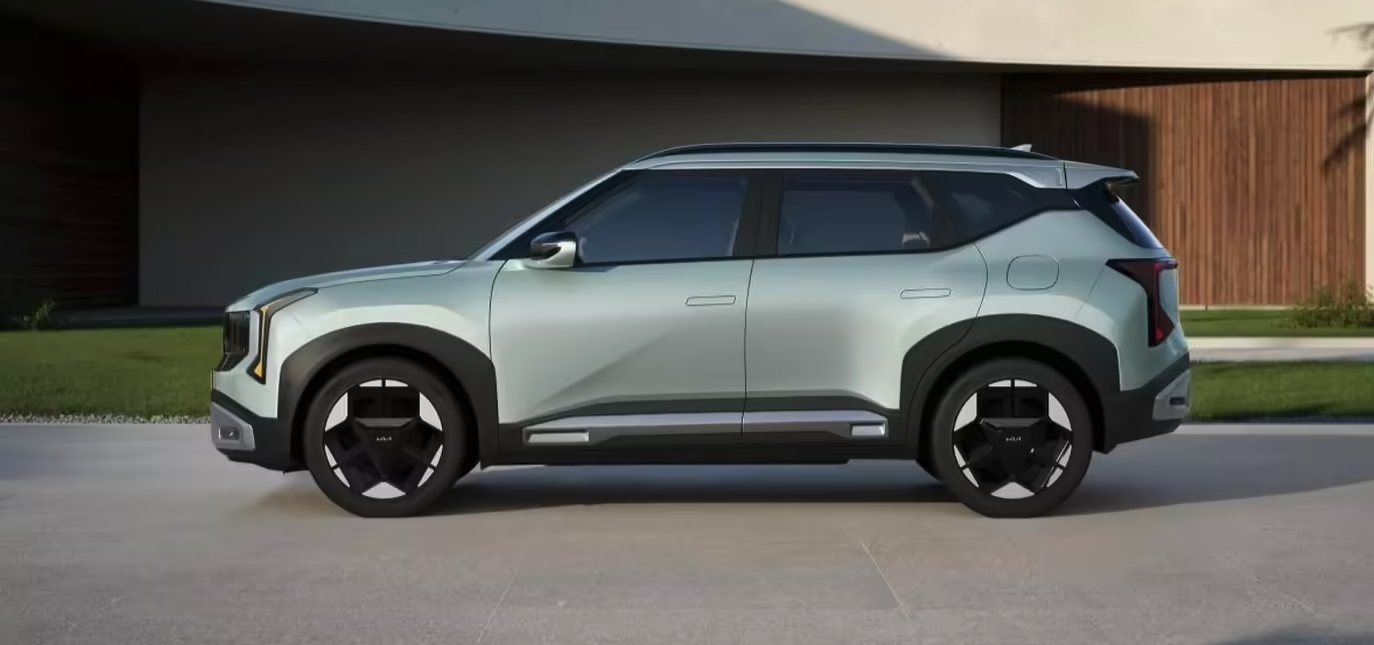 新一代起亚赛图斯实车曝光 搭K3平台2025年底投产 2026年入华